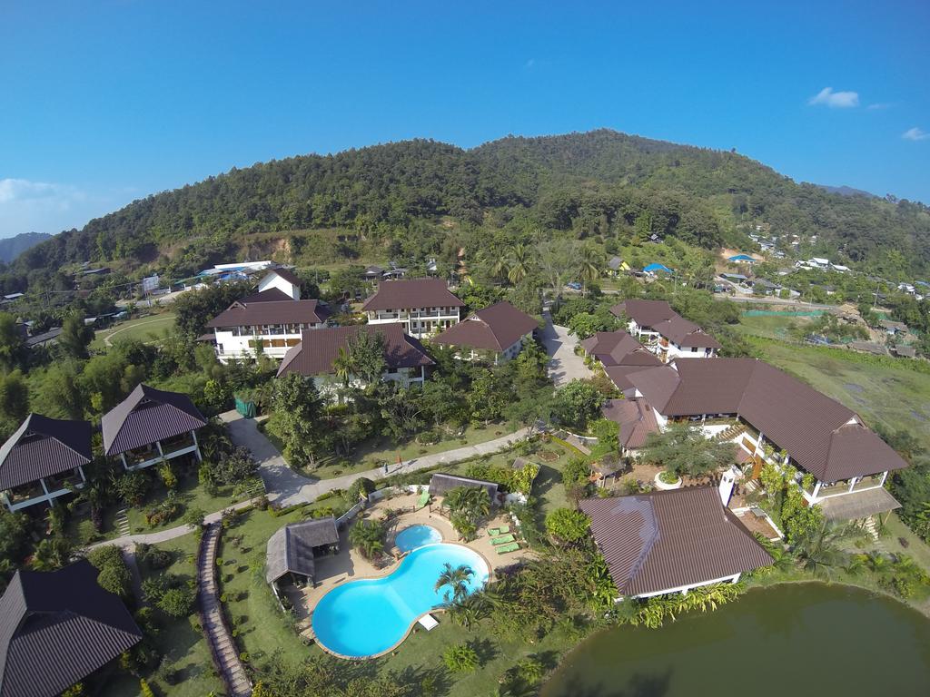 Maekok River Village Resort Mae Ai Exterior foto