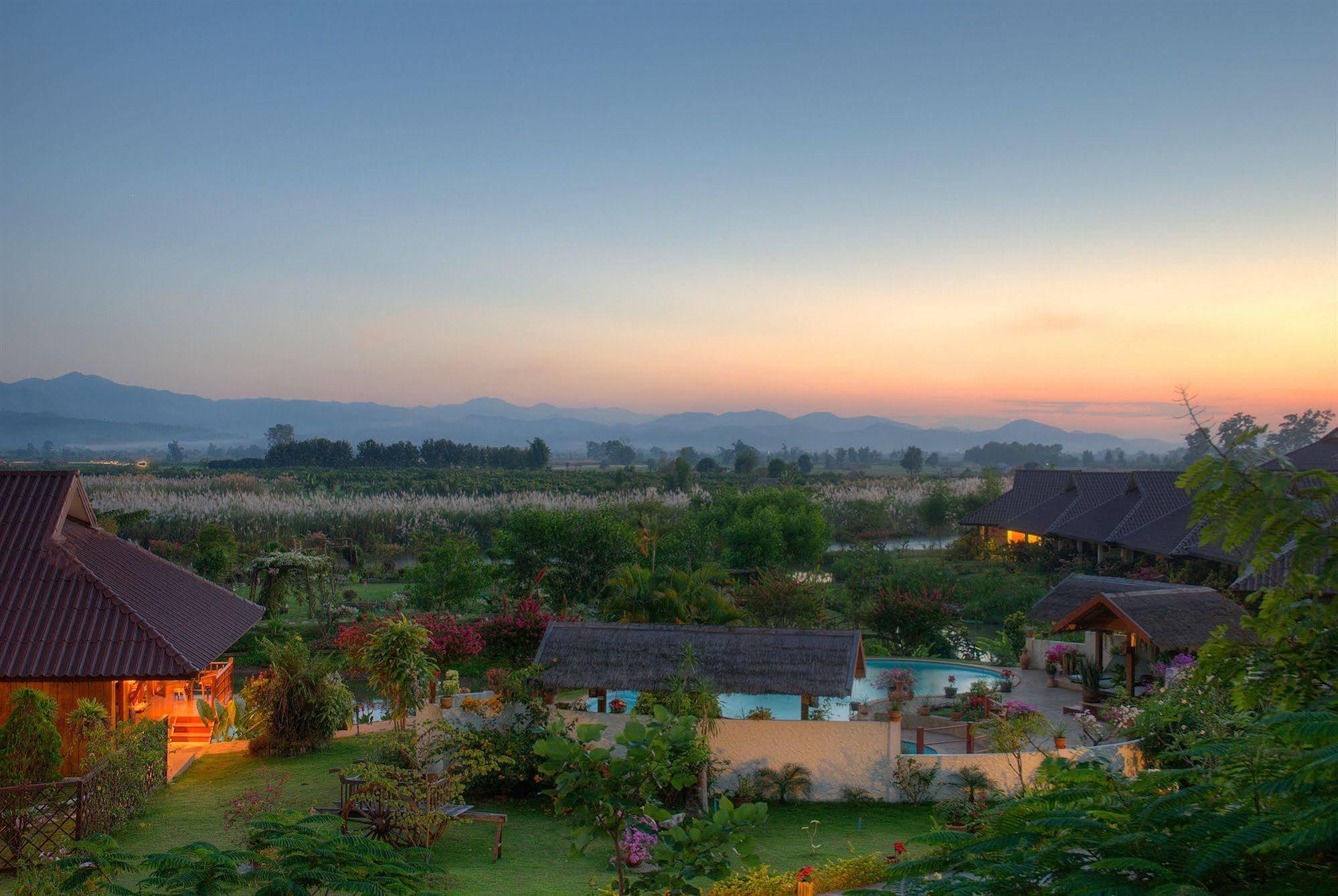 Maekok River Village Resort Mae Ai Exterior foto