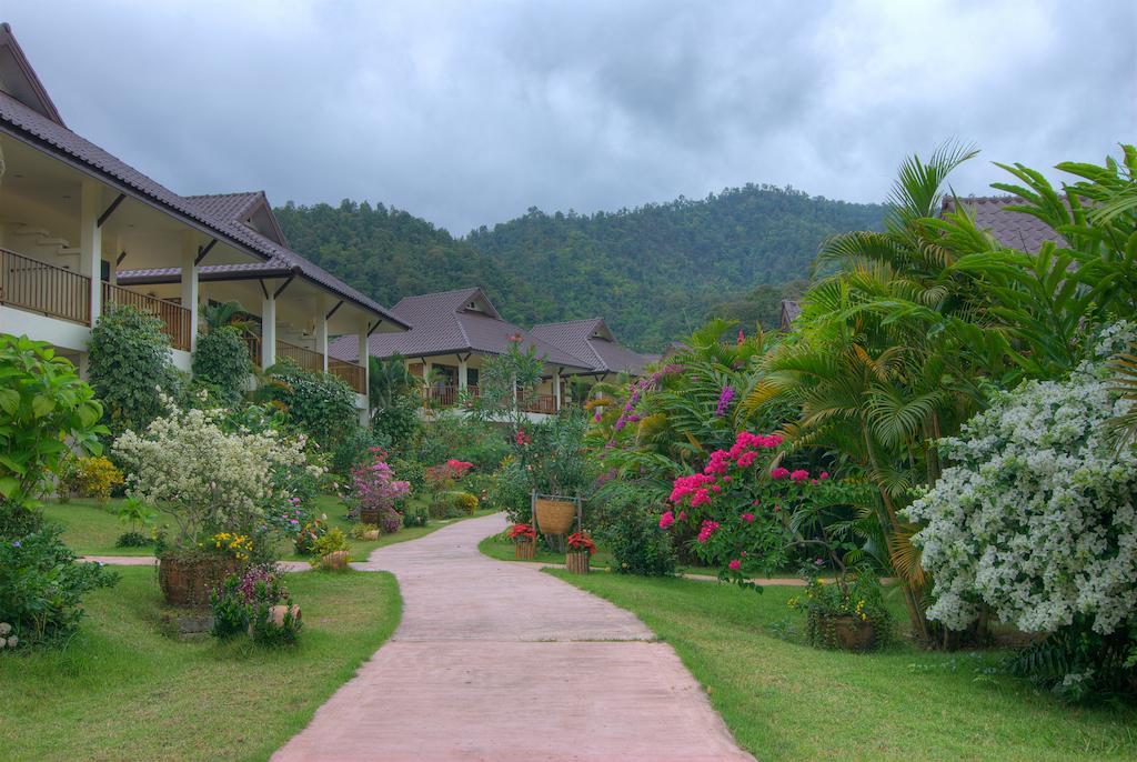 Maekok River Village Resort Mae Ai Exterior foto